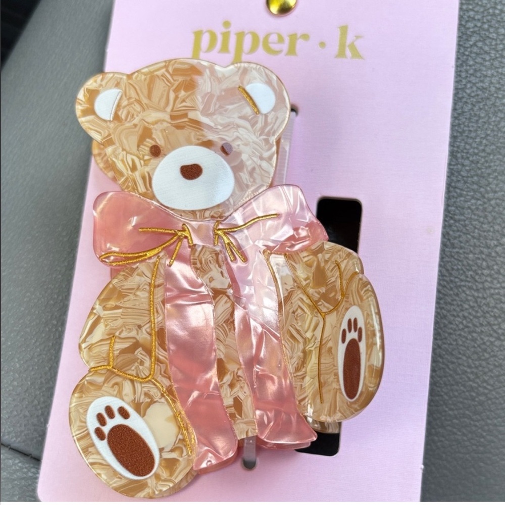 NWT Piper K Tan Teddy Bear with Beautiful Pink Bow
Hair Claw Clip